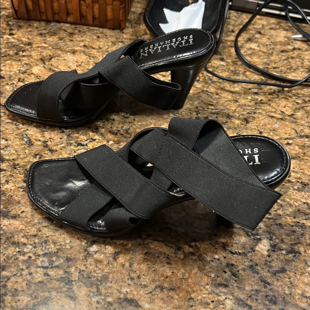 Italian Shoemakers Black Crisscross Sandals - Picture 4 of 6